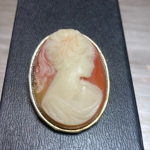 Cameo brooch, missing pen, vintage